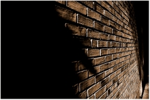 Un_mur_de_brique_quauraient_lch_les_flam